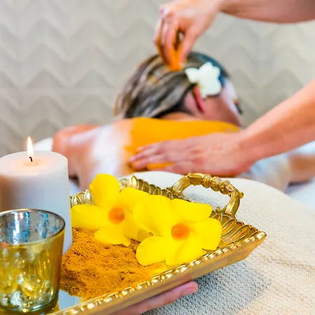 尼瓦利亚花园酒店