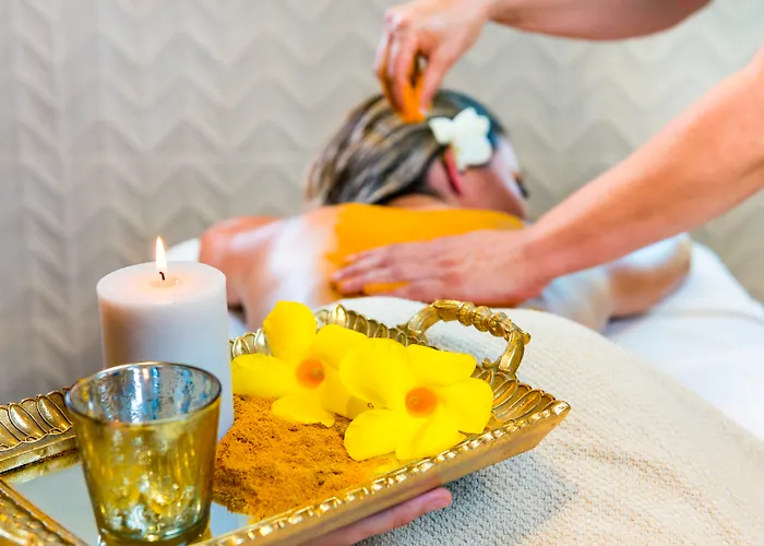 尼瓦利亚花园酒店