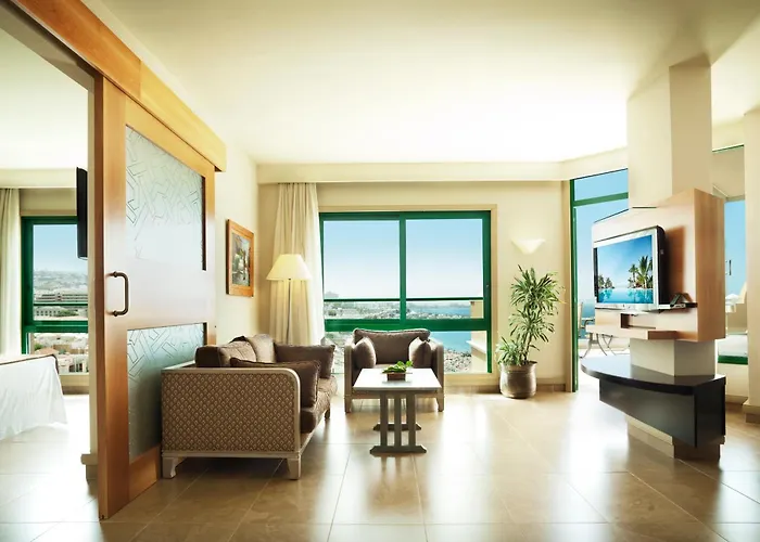 尼瓦利亚花园酒店 阿德耶