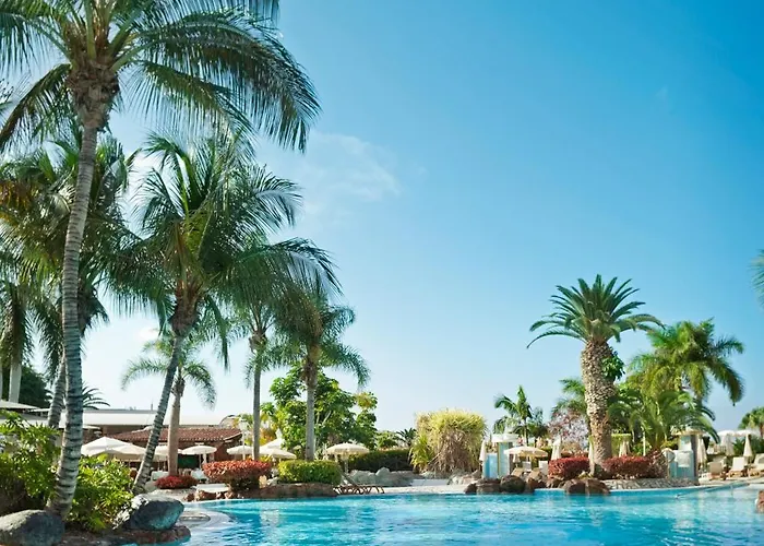 尼瓦利亚花园酒店 阿德耶