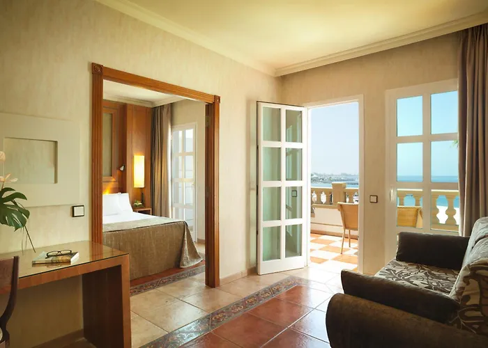 尼瓦利亚花园酒店 阿德耶