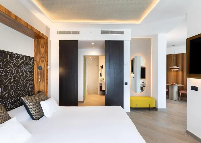 尼瓦利亚花园酒店 5*