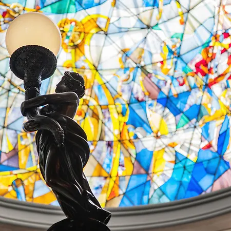 尼瓦利亚花园酒店