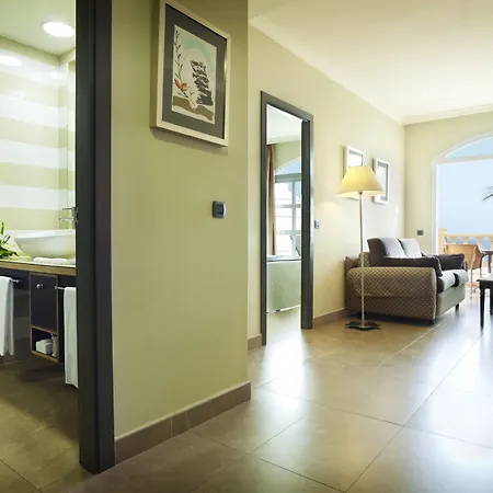 尼瓦利亚花园酒店 酒店 5*