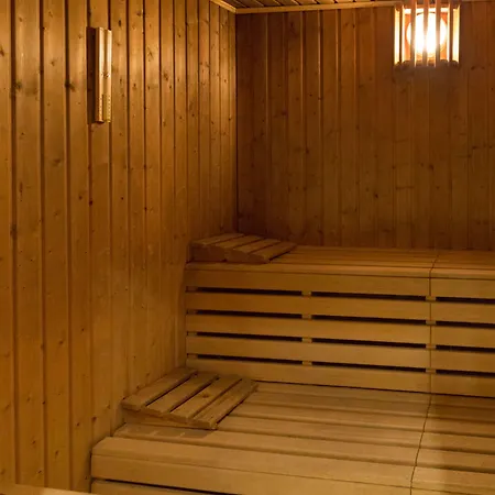 أدريان هوتيلز جاردينز دي نيفاريا