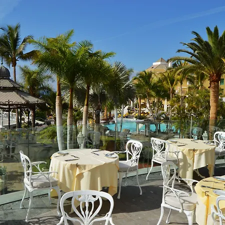 尼瓦利亚花园酒店 5*