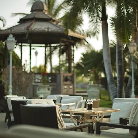 尼瓦利亚花园酒店