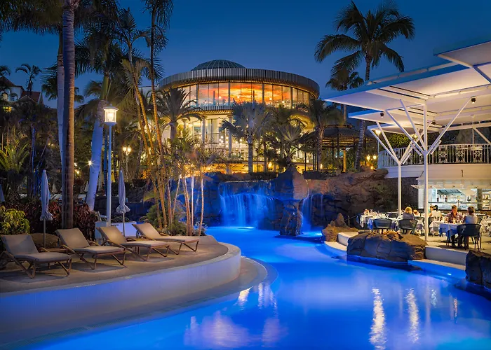 Adrian Jardines De Nivaria אדחה