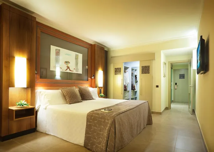 Adrian Jardines De Nivaria Адехе