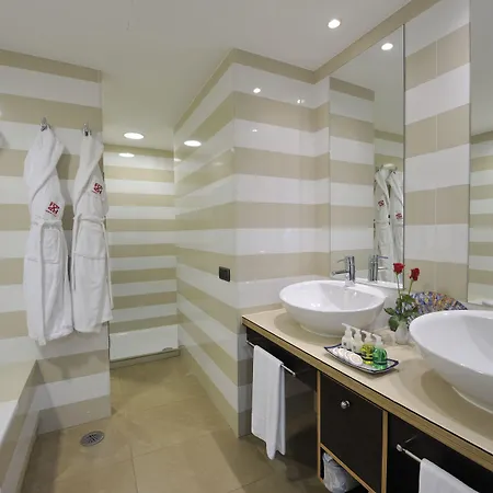 Otel Adrian Jardines De Nivaria 5*