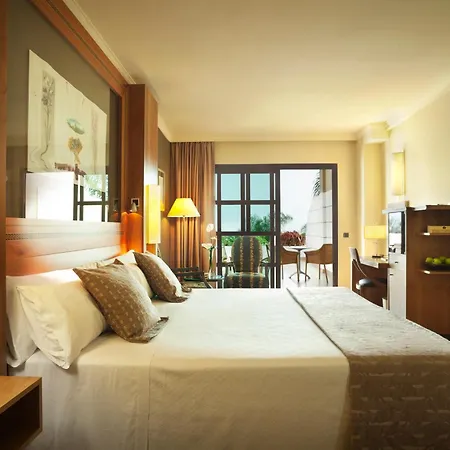 ホテル ハルディネス デ ニヴァリア アデヘ