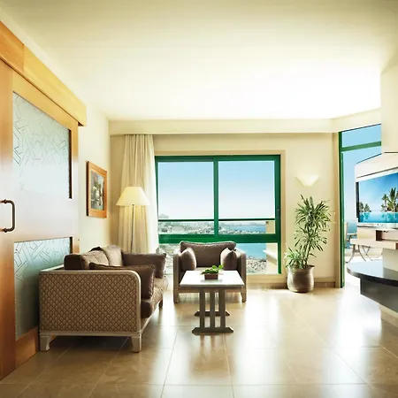 아드리안 오텔레스 하르디네스 데 니바리아 아데제