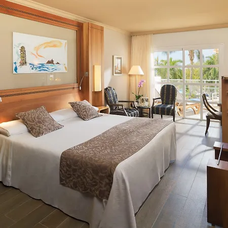 아드리안 오텔레스 하르디네스 데 니바리아 호텔 아데제