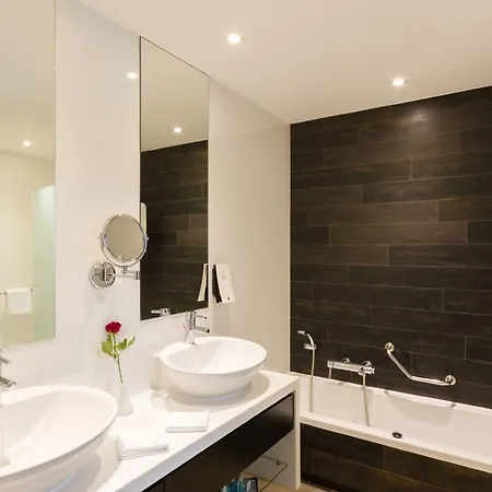 아드리안 오텔레스 하르디네스 데 니바리아 5* 아데제