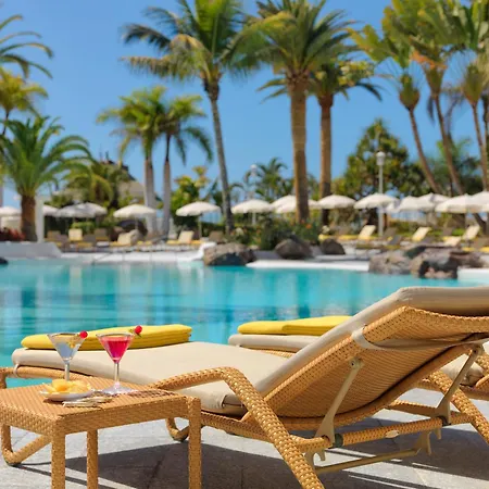 아드리안 오텔레스 하르디네스 데 니바리아 호텔 아데제