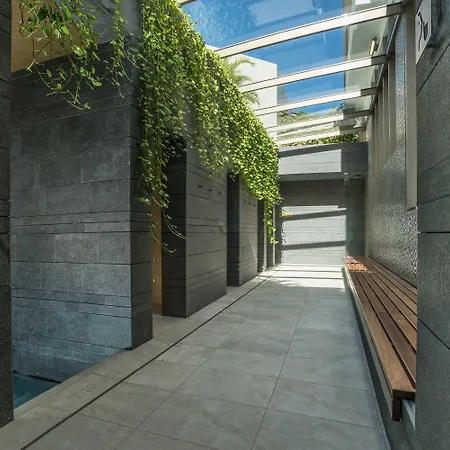 아드리안 오텔레스 하르디네스 데 니바리아 5*