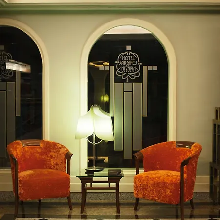 아드리안 오텔레스 하르디네스 데 니바리아 호텔